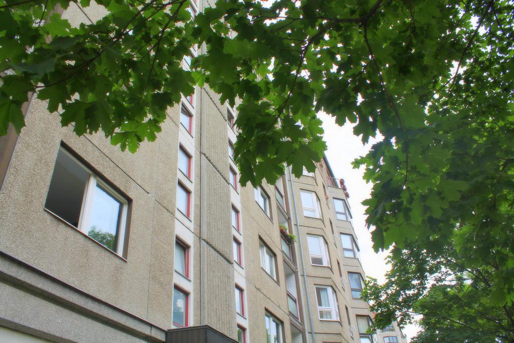Near Brandenburg Gate - & Albergue *