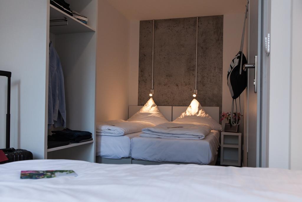 Albergue Near Brandenburg Gate - &