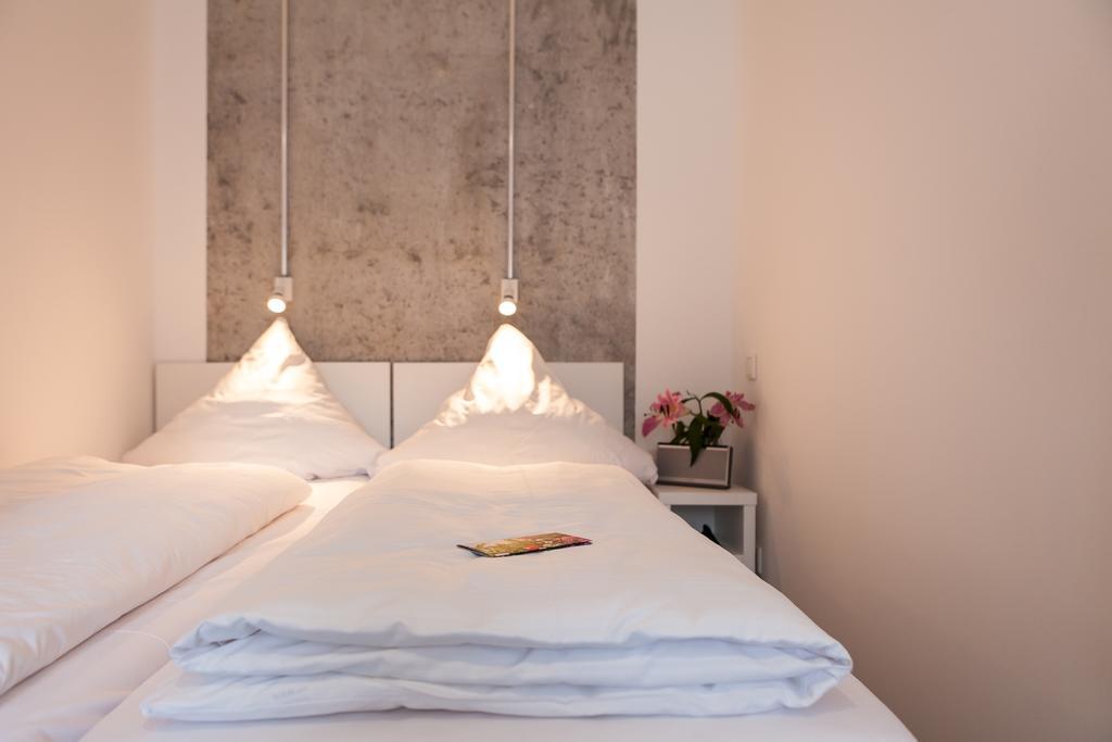 Near Brandenburg Gate - Rooms&apartments Hostel *