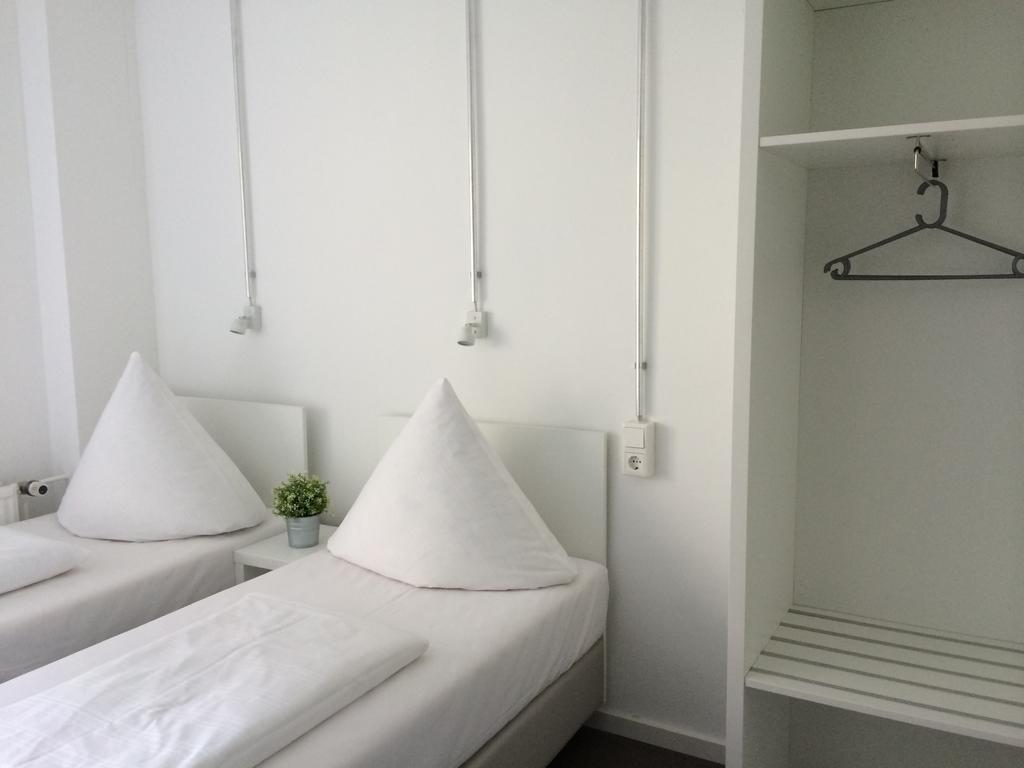 Albergue Near Brandenburg Gate - & *
