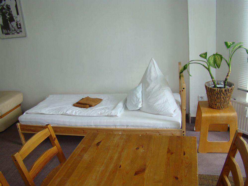 Albergue Near Brandenburg Gate - &