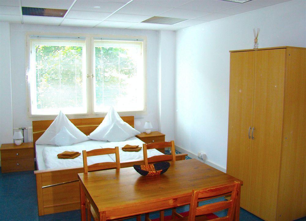 Albergue Near Brandenburg Gate - &