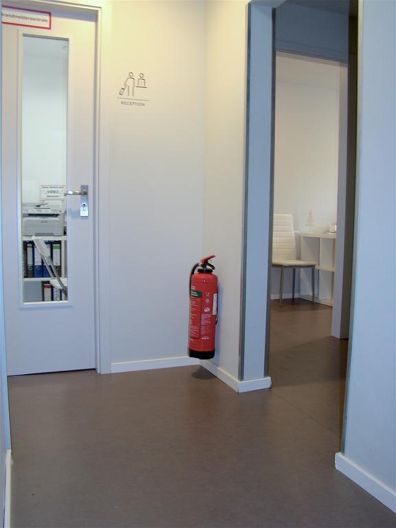 Near Brandenburg Gate - & Albergue Berlim